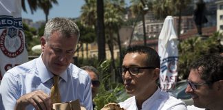 bill-de-blasio-pizza-italy.3