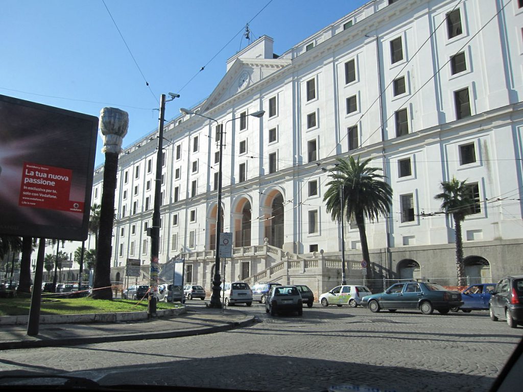 1200px-Napoli_-_Albergo_dei_poveri