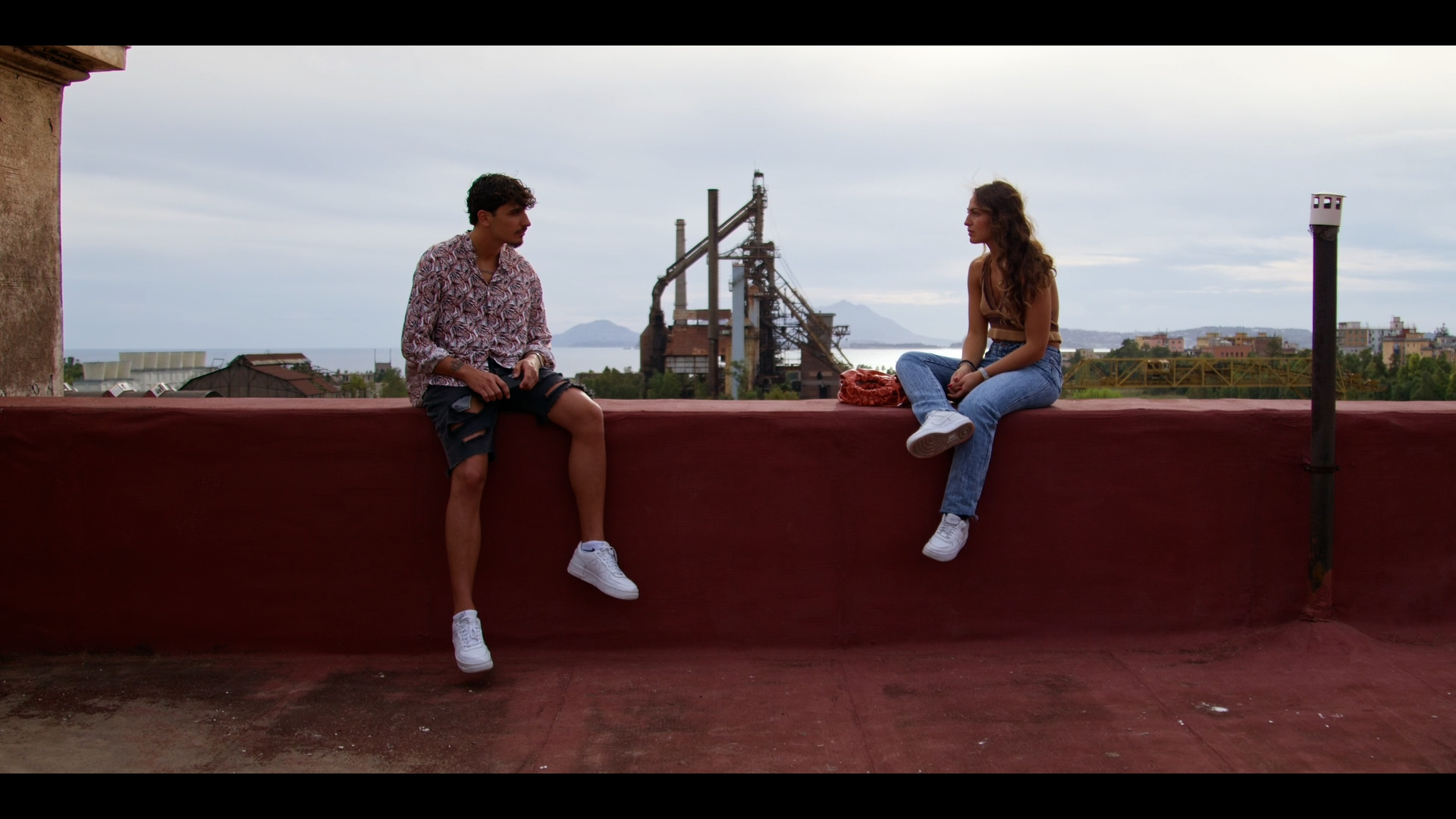 Vista mare”: il film sul turismo balneare nel mare Adriatico trionfa a  Napoli - Napoli Village - Quotidiano di Informazioni Online